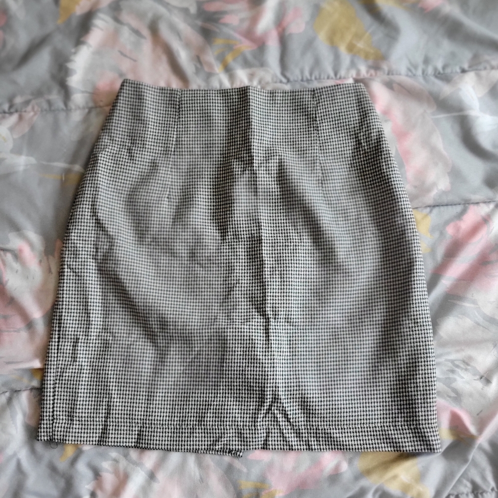 35th and 10th Houndstooth Mini Pencil Skirt